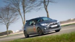 Citroen DS3 Cabrio Racing (2014) - widok z przodu