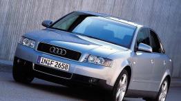 Audi A4 2001 - widok z przodu