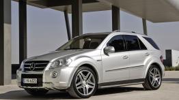 Mercedes Klasa M W164 Off-roader Facelifting AMG 6.2 V8 (63 AMG) 510KM 375kW 2008-2011