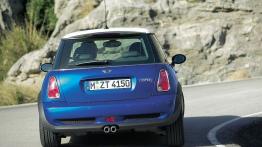 Mini Cooper S 2005 - widok z tyłu