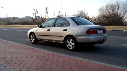 Mazda 323 V S