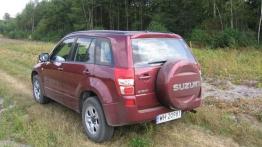 Suzuki Grand Vitara 2.0 - widok z tyłu