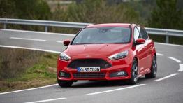 Ford Focus III Hatchback 5d facelifting