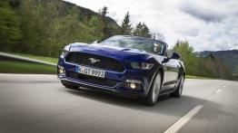 Ford Mustang VI Cabrio EcoBoost (2015) - wersja europejska - widok z przodu