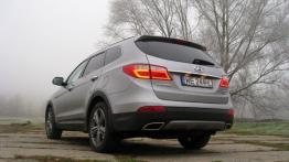 Hyundai Grand Santa Fe 2.2 CRDi 197 KM (2015) - galeria redakcyjna - widok z tyłu