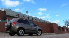 Suzuki Grand Vitara II SUV 5d Facelifting 2012 2.4 VVT 169KM - galeria redakcyjna - prawy bok