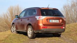 Mitsubishi Outlander III 2.2 DI-D - galeria redakcyjna - widok z tyłu