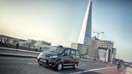 Nissan NV200 London Taxi - widok z przodu