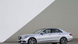 Mercedes E 350 4MATIC Facelifting - lewy bok