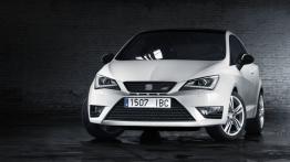 Seat Ibiza V Cupra - przód - reflektory włączone