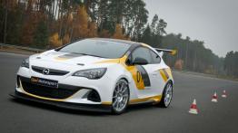 Opel Astra IV OPC Cup - widok z przodu