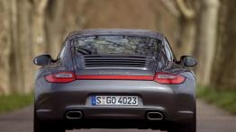 Porsche 911 Carrera 4 Coupe - widok z tyłu