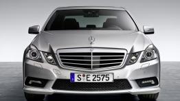 Mercedes Klasa E W212 AMG - widok z przodu