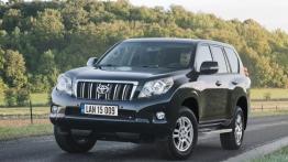 Toyota Land Cruiser 2010 - widok z przodu