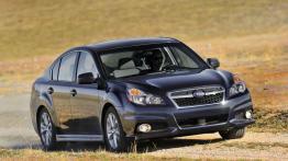 Subaru Legacy 2013 - widok z przodu