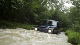 Land Rover Defender 2013 - widok z przodu