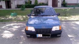 Opel Kadett E Hatchback 2.0 i KAT 116KM 85kW 1987-1991