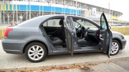 Toyota Avensis II Hatchback 2.0 D-4D 116KM 85kW 2002-2009