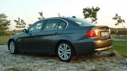 BMW 330i - galeria redakcyjna - lewy bok