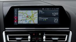 BMW M8 Gran Coupe - ekran systemu multimedialnego