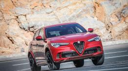 Alfa Romeo Stelvio Quadrifoglio (2018) - widok z przodu