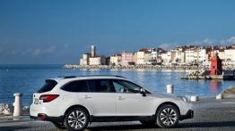 Subaru Outback 2015 2.0D - wersja europejska - prawy bok