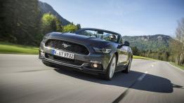 Ford Mustang VI Cabrio EcoBoost (2015) - wersja europejska - widok z przodu