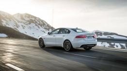 Jaguar XE S Polaris White (2015) - widok z tyłu