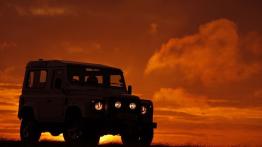 Land Rover Defender 2012 - widok z przodu