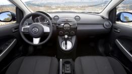 Mazda 2 2011 - pełny panel przedni