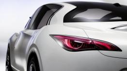 Infiniti Etherea Concept - lewy tylny reflektor - włączony