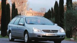 Citroen C5 Kombi 2001 - przód - reflektory włączone