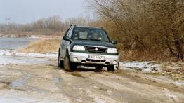 Suzuki Grand Vitara 2.0 - widok z przodu