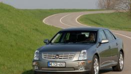 Cadillac STS - widok z przodu