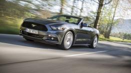 Ford Mustang VI Cabrio EcoBoost (2015) - wersja europejska - widok z przodu