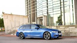 BMW 330d xDrive M Sport Touring (2016) - prawy bok