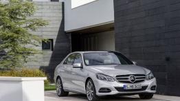 Mercedes E 350 4MATIC Facelifting - widok z przodu