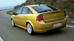 Opel Vectra GTS - widok z tyłu