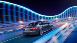 Jaguar XF II 2.0d R-Sport (2016) - widok z tyłu