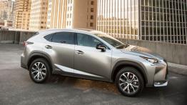 Lexus NX 300h F-Sport (2015) w Seattle - prawy bok