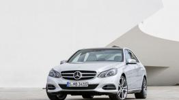 Mercedes E 350 4MATIC Facelifting - widok z przodu