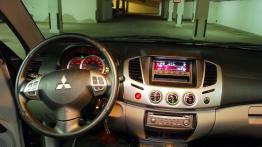 Mitsubishi L200 IV Double Cab 2.5 HP DOHC 178KM - galeria redakcyjna - kokpit