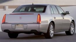 Cadillac DTS - widok z tyłu