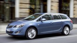 Opel Astra Sports Tourer - widok z przodu