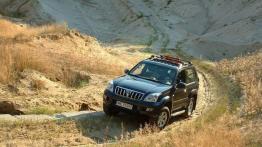 Toyota Land Cruiser 4.0 V6 (3d) - widok z przodu