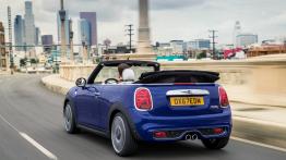 MINI Cooper S Convertible (2018) - widok z tyłu