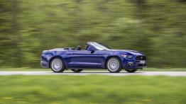 Ford Mustang VI Cabrio EcoBoost (2015) - wersja europejska - prawy bok