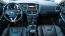 Volvo V40 II Cross Country 2.0 D4 - galeria redakcyjna - pełny panel przedni