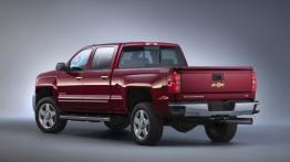 Chevrolet Silverado HD 2015 - tył - reflektory włączone