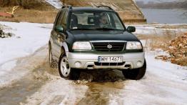 Suzuki Grand Vitara 2.0 - widok z przodu